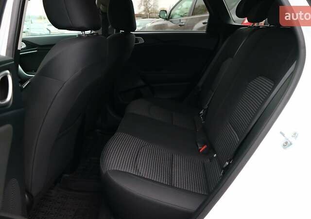 Белый Киа Сид, объемом двигателя 1.37 л и пробегом 33 тыс. км за 15432 $, фото 13 на Automoto.ua