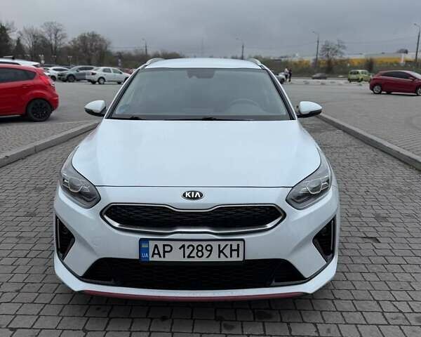 Белый Киа Сид, объемом двигателя 1.58 л и пробегом 58 тыс. км за 17799 $, фото 3 на Automoto.ua