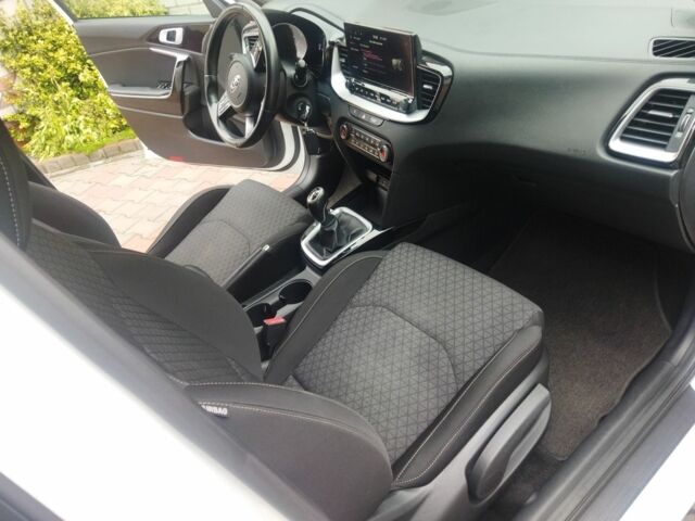 Белый Киа Сид, объемом двигателя 2 л и пробегом 190 тыс. км за 14200 $, фото 1 на Automoto.ua