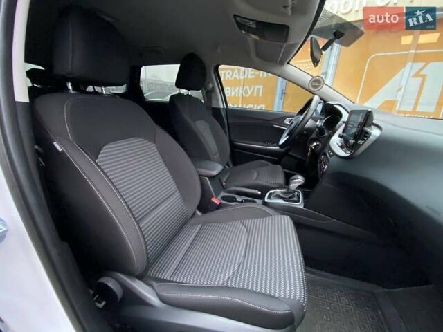 Белый Киа Сид, объемом двигателя 1.6 л и пробегом 28 тыс. км за 17800 $, фото 12 на Automoto.ua