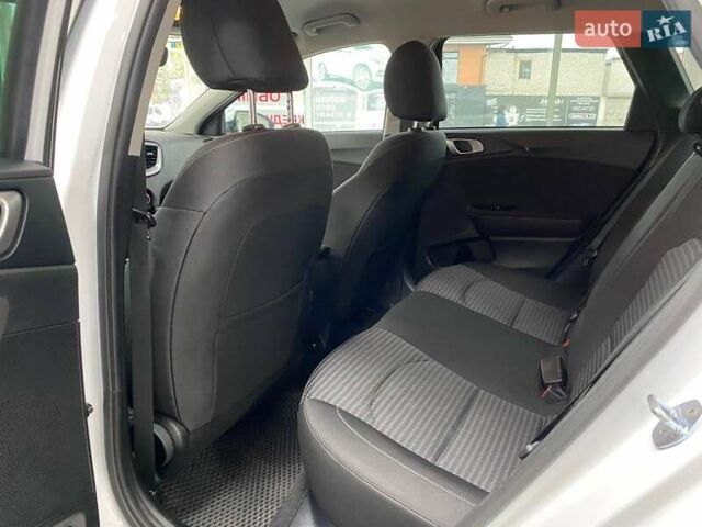 Белый Киа Сид, объемом двигателя 1.59 л и пробегом 57 тыс. км за 17790 $, фото 33 на Automoto.ua