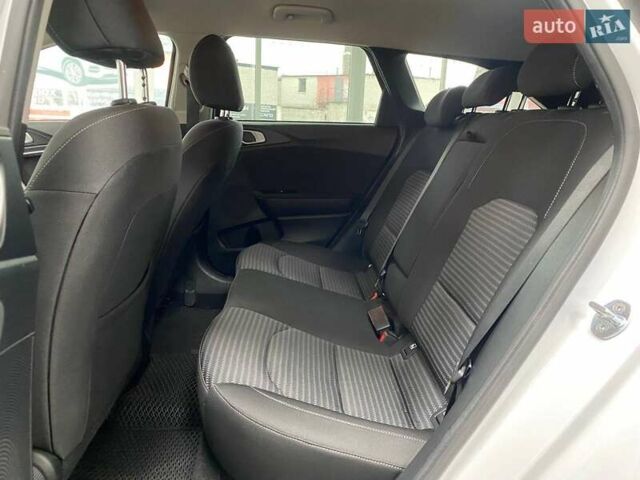 Белый Киа Сид, объемом двигателя 1.59 л и пробегом 57 тыс. км за 17790 $, фото 34 на Automoto.ua
