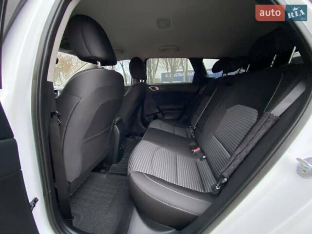 Белый Киа Сид, объемом двигателя 1.6 л и пробегом 28 тыс. км за 17800 $, фото 16 на Automoto.ua