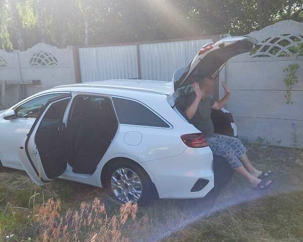 Белый Киа Сид, объемом двигателя 1.6 л и пробегом 36 тыс. км за 17899 $, фото 4 на Automoto.ua