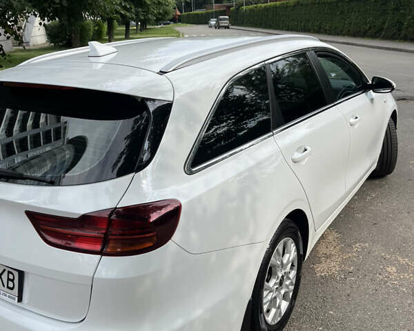 Белый Киа Сид, объемом двигателя 1.6 л и пробегом 57 тыс. км за 17999 $, фото 5 на Automoto.ua