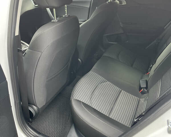 Белый Киа Сид, объемом двигателя 1.6 л и пробегом 57 тыс. км за 17999 $, фото 10 на Automoto.ua
