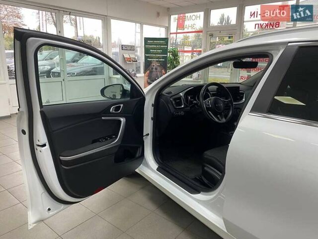 Белый Киа Сид, объемом двигателя 1.59 л и пробегом 57 тыс. км за 17790 $, фото 14 на Automoto.ua