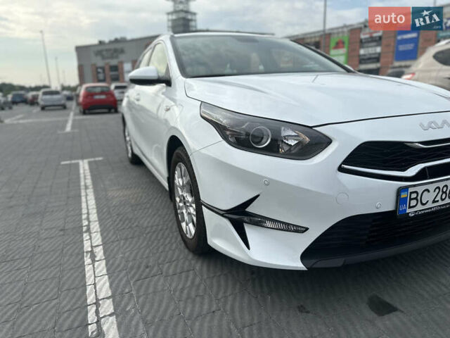Белый Киа Сид, объемом двигателя 1.59 л и пробегом 10 тыс. км за 18500 $, фото 5 на Automoto.ua