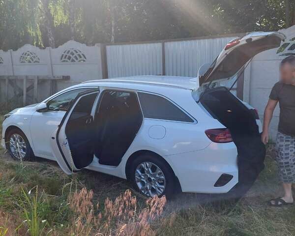 Белый Киа Сид, объемом двигателя 1.6 л и пробегом 36 тыс. км за 17899 $, фото 5 на Automoto.ua