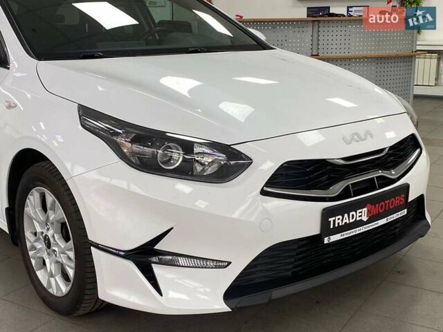 Белый Киа Сид, объемом двигателя 1.58 л и пробегом 57 тыс. км за 17990 $, фото 2 на Automoto.ua