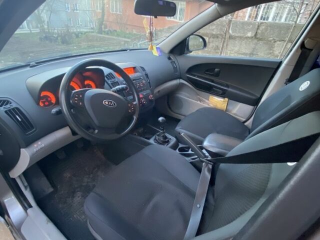 Бежевий Кіа Сід, об'ємом двигуна 1.4 л та пробігом 207 тис. км за 5500 $, фото 4 на Automoto.ua