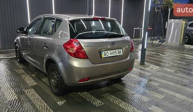 Бежевый Киа Сид, объемом двигателя 1.4 л и пробегом 400 тыс. км за 5000 $, фото 6 на Automoto.ua