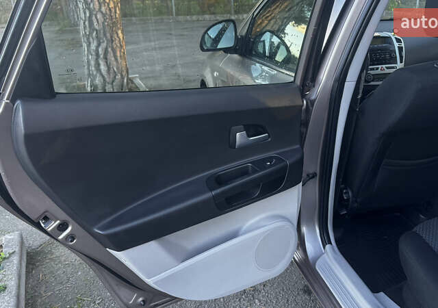 Бежевый Киа Сид, объемом двигателя 1.6 л и пробегом 226 тыс. км за 5750 $, фото 19 на Automoto.ua