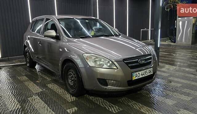 Бежевый Киа Сид, объемом двигателя 1.4 л и пробегом 400 тыс. км за 5000 $, фото 3 на Automoto.ua