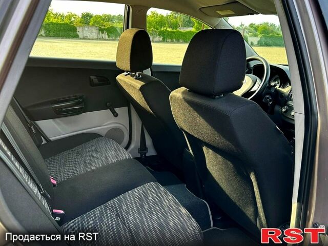 Бежевый Киа Сид, объемом двигателя 1.4 л и пробегом 202 тыс. км за 4999 $, фото 5 на Automoto.ua