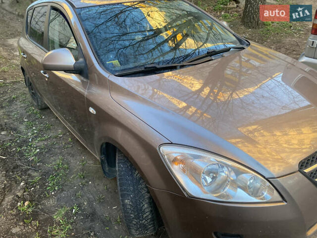 Бежевый Киа Сид, объемом двигателя 1.4 л и пробегом 207 тыс. км за 5300 $, фото 6 на Automoto.ua