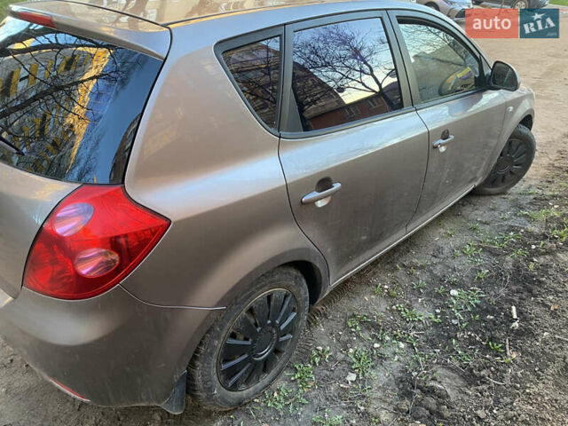 Бежевый Киа Сид, объемом двигателя 1.4 л и пробегом 207 тыс. км за 5300 $, фото 5 на Automoto.ua