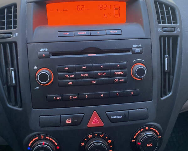 Бежевый Киа Сид, объемом двигателя 1.4 л и пробегом 207 тыс. км за 5300 $, фото 4 на Automoto.ua