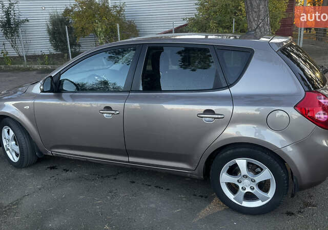 Бежевый Киа Сид, объемом двигателя 1.6 л и пробегом 226 тыс. км за 5750 $, фото 2 на Automoto.ua