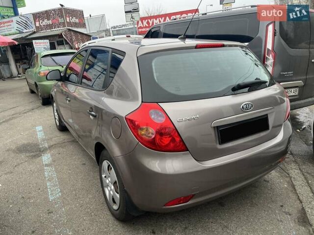 Бежевий Кіа Сід, об'ємом двигуна 1.6 л та пробігом 222 тис. км за 5650 $, фото 4 на Automoto.ua