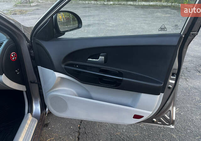 Бежевый Киа Сид, объемом двигателя 1.6 л и пробегом 226 тыс. км за 5750 $, фото 13 на Automoto.ua