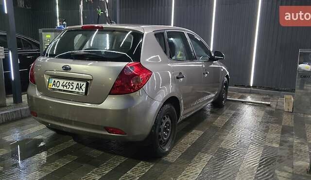 Бежевый Киа Сид, объемом двигателя 1.4 л и пробегом 400 тыс. км за 5000 $, фото 4 на Automoto.ua