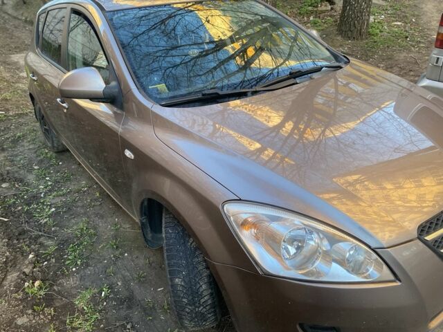 Бежевий Кіа Сід, об'ємом двигуна 1.4 л та пробігом 207 тис. км за 5500 $, фото 8 на Automoto.ua