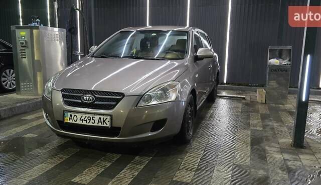 Бежевый Киа Сид, объемом двигателя 1.4 л и пробегом 400 тыс. км за 5000 $, фото 1 на Automoto.ua