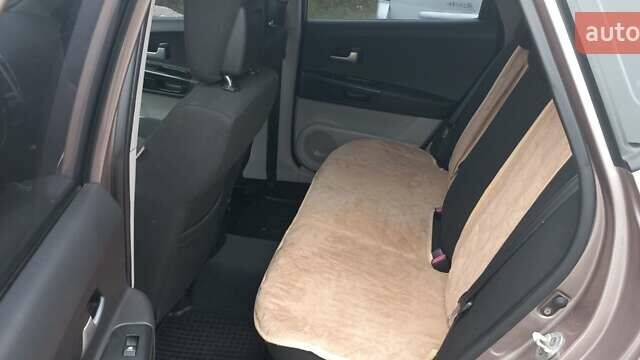 Бежевый Киа Сид, объемом двигателя 1.6 л и пробегом 273 тыс. км за 5800 $, фото 3 на Automoto.ua