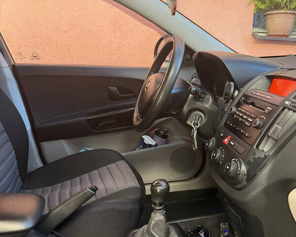 Бежевий Кіа Сід, об'ємом двигуна 1.4 л та пробігом 187 тис. км за 4200 $, фото 13 на Automoto.ua