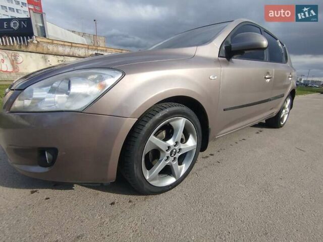 Бежевий Кіа Сід, об'ємом двигуна 1.58 л та пробігом 255 тис. км за 5200 $, фото 1 на Automoto.ua