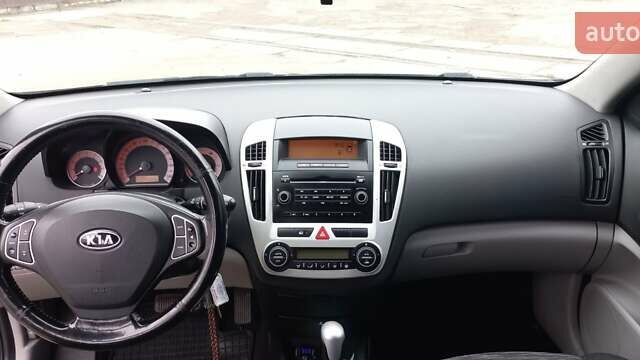 Бежевый Киа Сид, объемом двигателя 1.6 л и пробегом 273 тыс. км за 5800 $, фото 7 на Automoto.ua