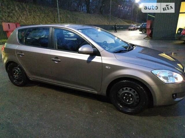 Киа Сид 2008 в Харькове на Automoto.ua Бежевый Киа Сид, объемом двигателя 1.4 л и пробегом 233 тыс. км за 6000 $, фото 2 на Automoto.ua