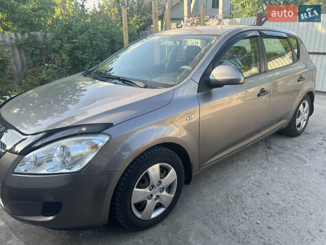 Бежевый Киа Сид, объемом двигателя 1.4 л и пробегом 183 тыс. км за 5500 $, фото 1 на Automoto.ua