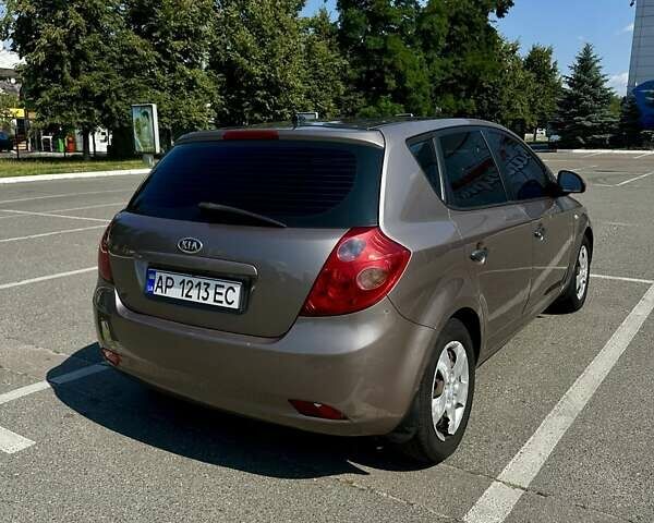 Бежевый Киа Сид, объемом двигателя 1.4 л и пробегом 256 тыс. км за 4000 $, фото 8 на Automoto.ua
