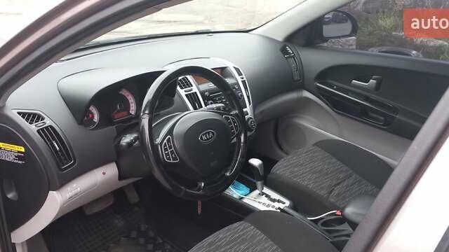 Бежевый Киа Сид, объемом двигателя 1.6 л и пробегом 273 тыс. км за 5800 $, фото 4 на Automoto.ua