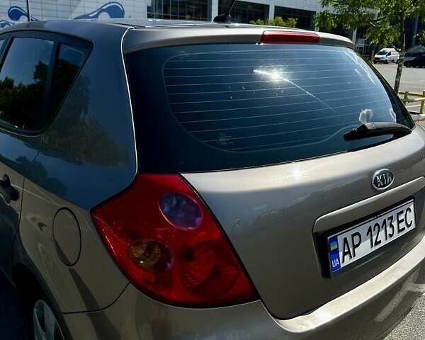 Бежевый Киа Сид, объемом двигателя 1.4 л и пробегом 256 тыс. км за 4000 $, фото 19 на Automoto.ua