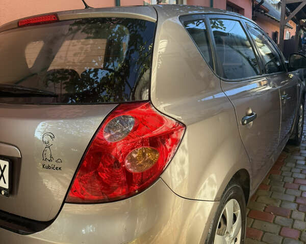 Бежевий Кіа Сід, об'ємом двигуна 1.4 л та пробігом 187 тис. км за 4200 $, фото 5 на Automoto.ua
