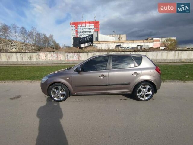 Бежевий Кіа Сід, об'ємом двигуна 1.58 л та пробігом 255 тис. км за 5200 $, фото 3 на Automoto.ua