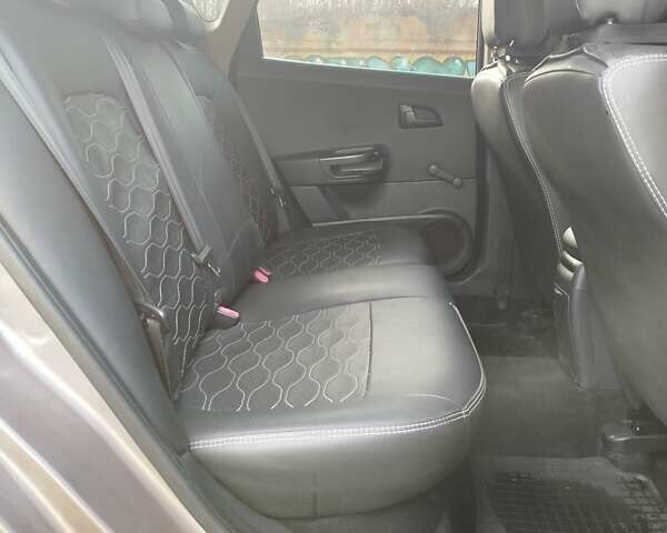 Бежевий Кіа Сід, об'ємом двигуна 1.58 л та пробігом 255 тис. км за 5200 $, фото 9 на Automoto.ua