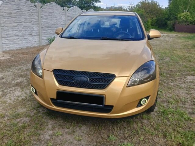 Бежевый Киа Сид, объемом двигателя 1.4 л и пробегом 350 тыс. км за 4500 $, фото 2 на Automoto.ua