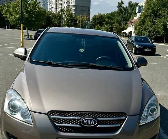 Бежевый Киа Сид, объемом двигателя 1.4 л и пробегом 256 тыс. км за 4000 $, фото 4 на Automoto.ua