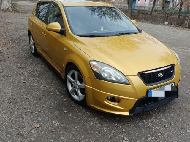 Бежевый Киа Сид, объемом двигателя 2 л и пробегом 260 тыс. км за 4000 $, фото 1 на Automoto.ua