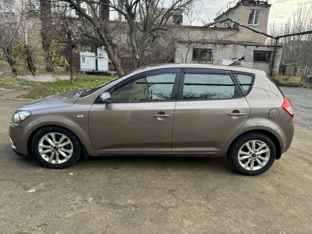 Бежевый Киа Сид, объемом двигателя 1.6 л и пробегом 178 тыс. км за 6000 $, фото 2 на Automoto.ua