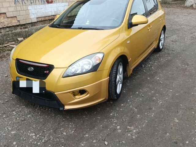 Бежевый Киа Сид, объемом двигателя 2 л и пробегом 260 тыс. км за 4000 $, фото 2 на Automoto.ua