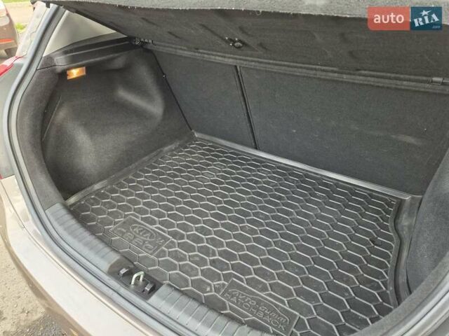 Бежевий Кіа Сід, об'ємом двигуна 1.6 л та пробігом 246 тис. км за 6500 $, фото 31 на Automoto.ua