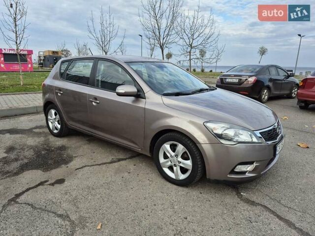 Бежевий Кіа Сід, об'ємом двигуна 1.6 л та пробігом 246 тис. км за 6500 $, фото 10 на Automoto.ua