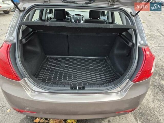 Бежевий Кіа Сід, об'ємом двигуна 1.6 л та пробігом 246 тис. км за 6500 $, фото 29 на Automoto.ua