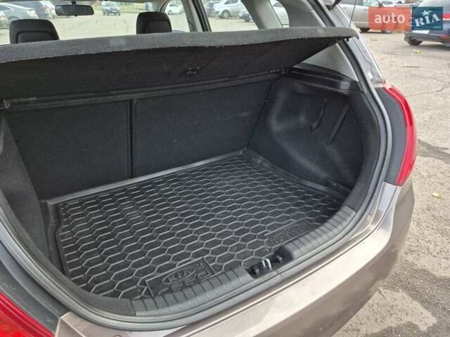 Бежевий Кіа Сід, об'ємом двигуна 1.6 л та пробігом 246 тис. км за 6500 $, фото 30 на Automoto.ua