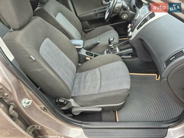 Бежевий Кіа Сід, об'ємом двигуна 1.6 л та пробігом 246 тис. км за 6500 $, фото 18 на Automoto.ua